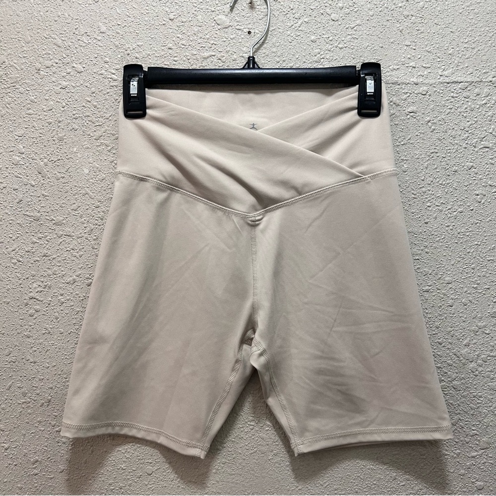 Danskin Cross Over Waist Band Biker Shorts in Stone Beige Small